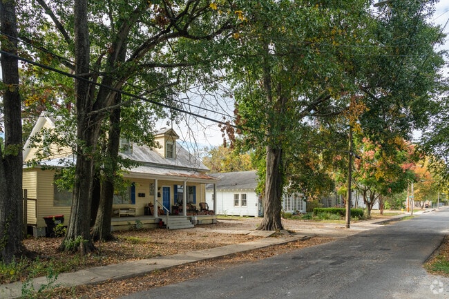 Being the first platted neighborhood in Lafayette, Mills has a nostalgic charm to its streets.