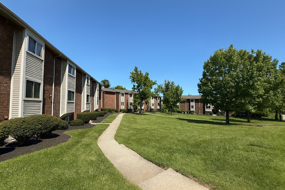 Brook Run Apartment Complex, Florence, KY 41042 - photo 1