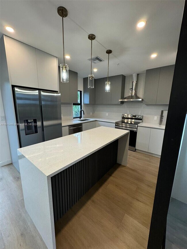 1640 Mckinley St, Hollywood, FL 33020 - photo 3