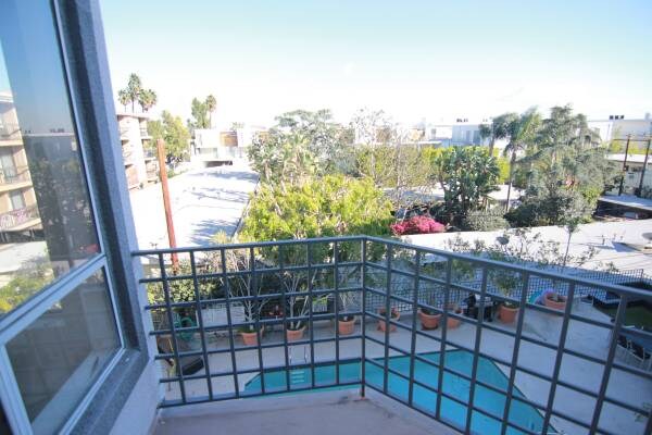 884 Palm Ave unit 301, West Hollywood, CA 90069 - photo 3