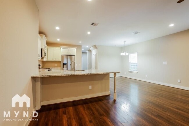 5003 Higgins St, Houston, TX 77033 - photo 4