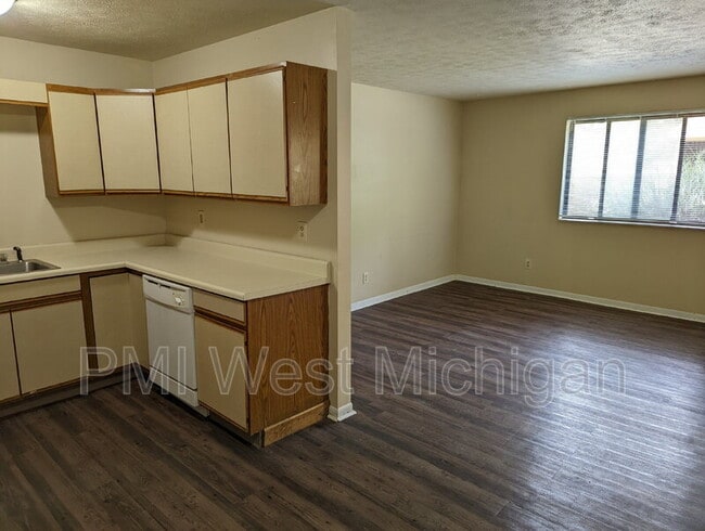 6087 In the Pines Dr SE, Grand Rapids, MI 49548 - photo 3