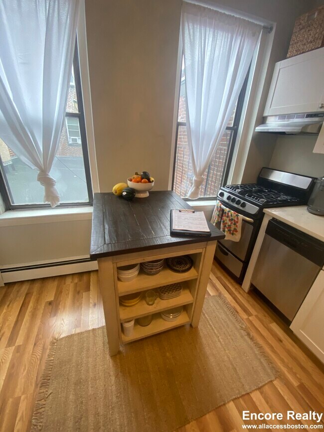 31 Sheafe St unit 7, Boston, MA 02113 - photo 3