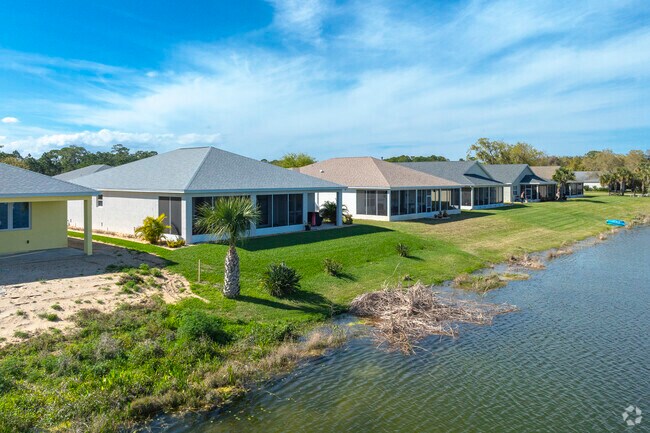 This row of homes in Oak Hill enjoy direct water access.