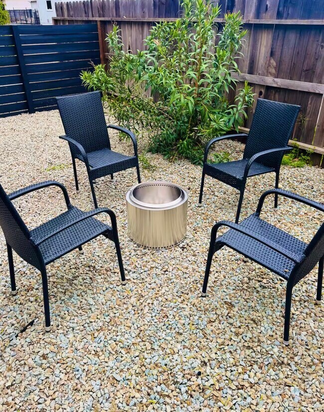 717 Loma St, Redding, CA 96003 - photo 2