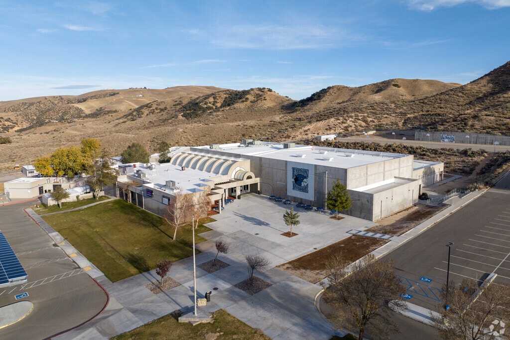 Frazier Mountain High School campus.