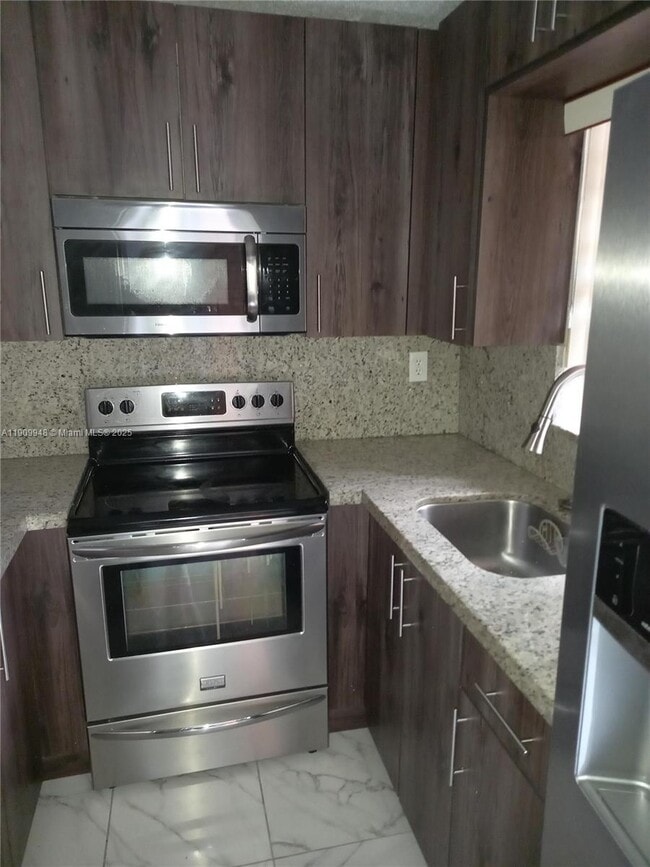 11781 SW 18th St, Miami, FL 33175 - photo 6