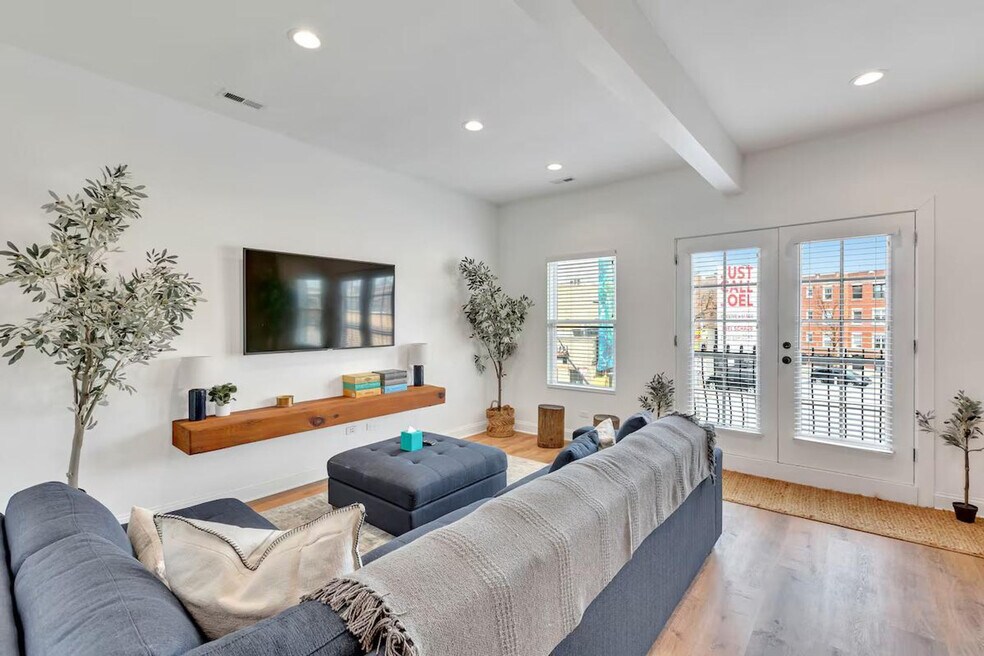 3452 N Clark St unit ID1255737P, Chicago, IL 60657 - photo 1