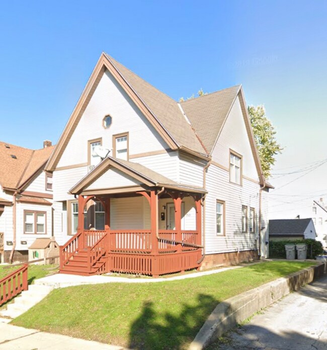 710 S 29th St Unit Lower, Milwaukee, WI 53215