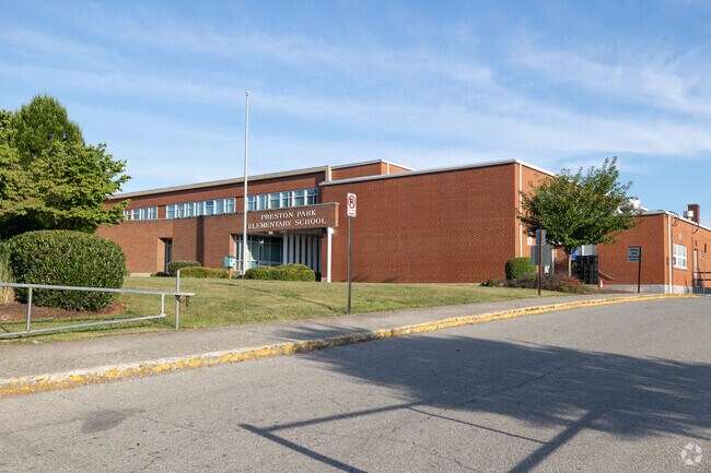 Preston Park Elementary has a student to teacher ratio of 17:1.