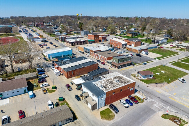 Avon Lake is just a few minute drive from Carlisle, which provides the amenities available.