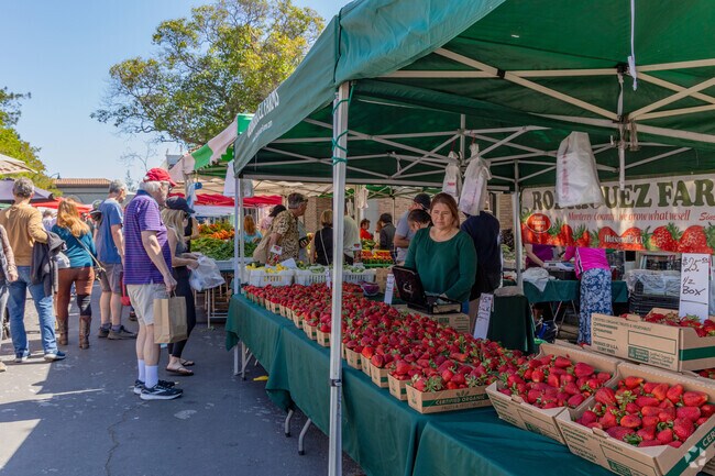 Los Gatos Farmers Market offers seasonal fruits from Santa Clara County year-round.