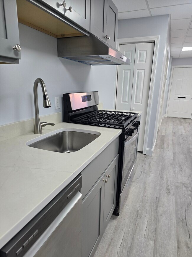 5 Belknap St unit 5, Dedham, MA 02026 - photo 2