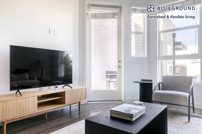 5080 Camino Del Arroyo unit FL4-ID18, San Diego, CA 92108 - photo 2