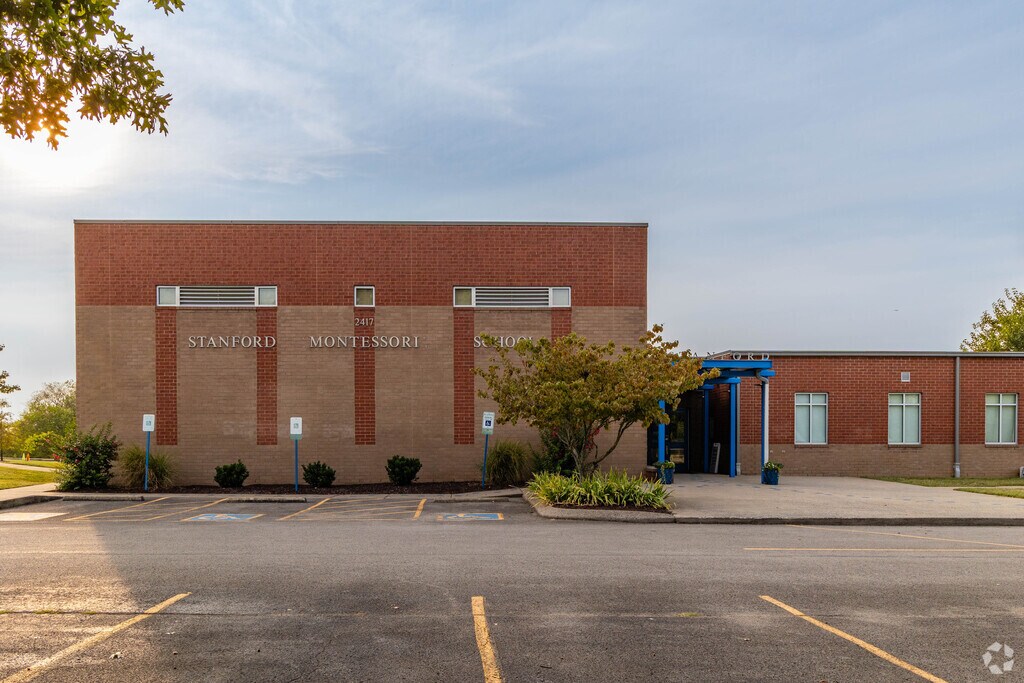 Stanford Montessori Elementary School enrolls over 300 students every year in Nashville.