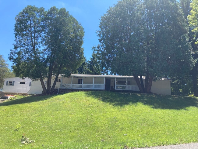 140 Young St, Easton, PA 18042 - photo 5