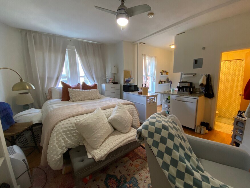 106 Myrtle St unit 4, Boston, MA 02114 - photo 1