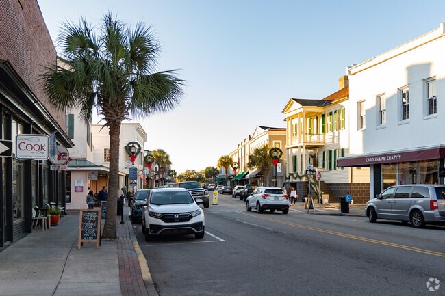 Bay Street in Beaufort provides unlimited shopping and dining.