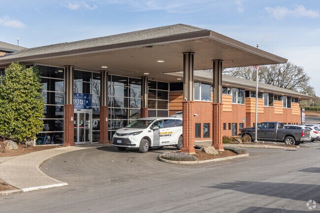 Santiam Hospital & Clinics provides Stayton residents with access to surgery, medical and children’s facilities.