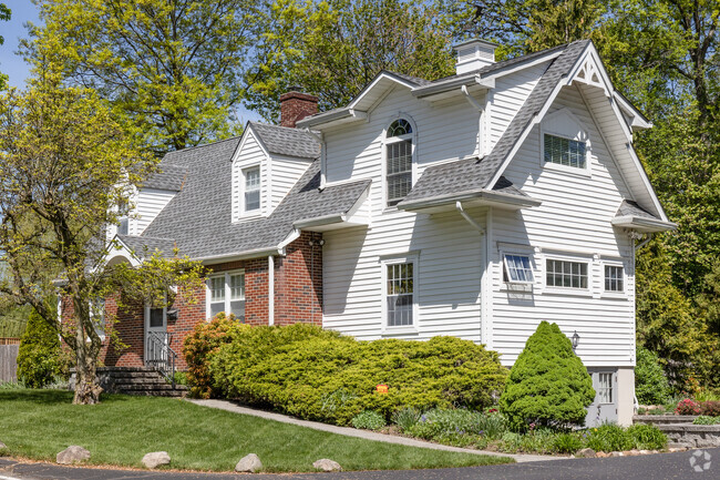 A colonial style house in Nanuet NY.