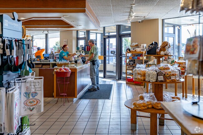 O&H Danish Bakery and Cafe draws in Reservoir Park diners with its famous Kringle pastry.