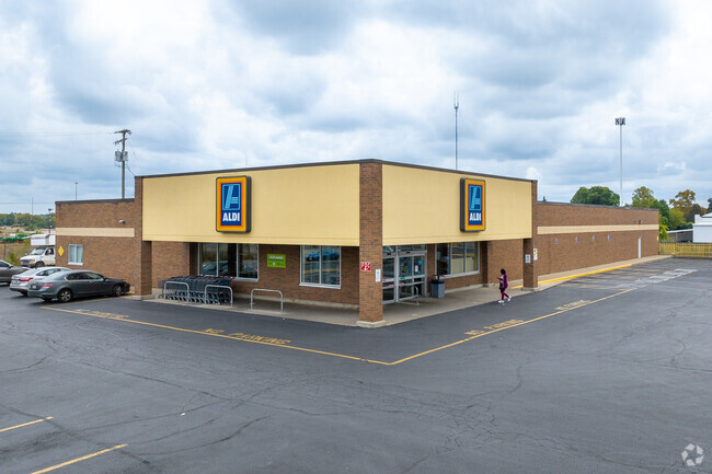 The residents of South Franklinton enjoy shopping at ALDI food market.