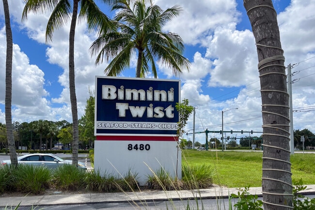 Bimini Twist is a popular restaurant amongst the residents of Andros Isle neighborhood.