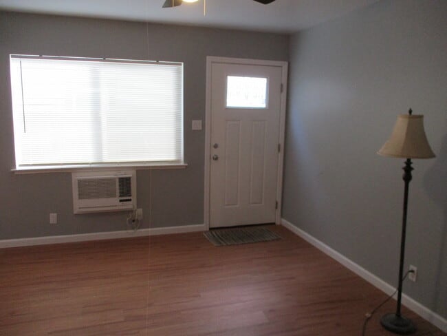 326 V St unit . 3, Sacramento, CA 95818 - photo 2