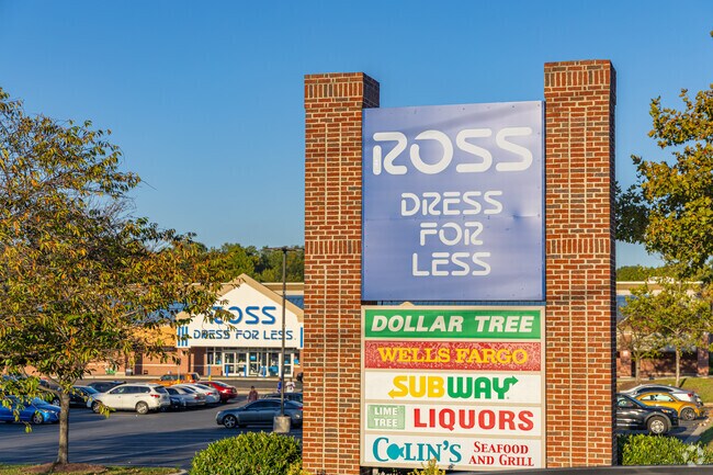 There are many shopping and dining options at Raven Shopping Center.