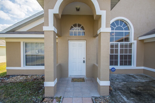 209 Cheshire Ct, Kissimmee, FL 34758 - photo 2