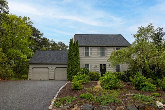 Colonial style homes can be found all over East Harwich.