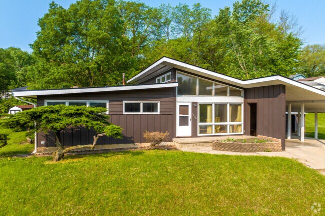 A few examples of unique architecture are found in Valley High Manor as well.