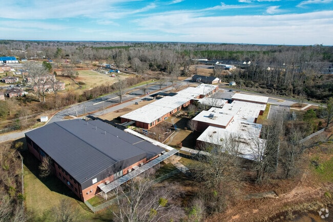 Az Kelsey Academy serves around 40 students daily.