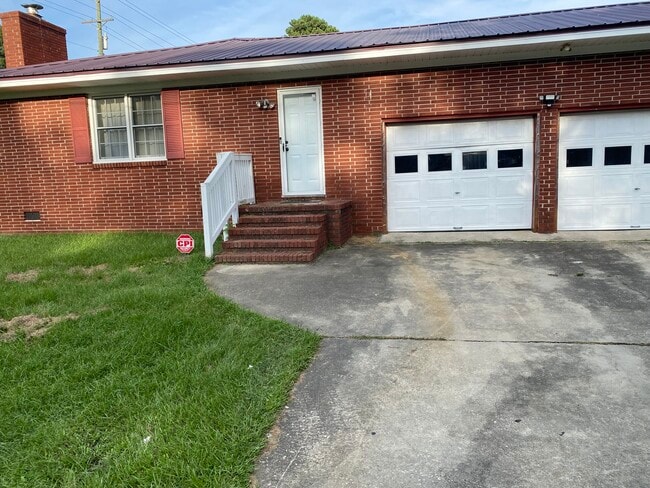 409 Kingston Ave, Rocky Mount, NC 27803 - photo 2