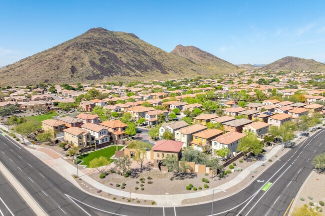 Find your place in the heartwarming community of Stetson Valley's neighborhood.