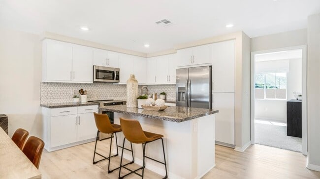 7081 Madrone Grove Ct, Riverside, CA 92507 - photo 2