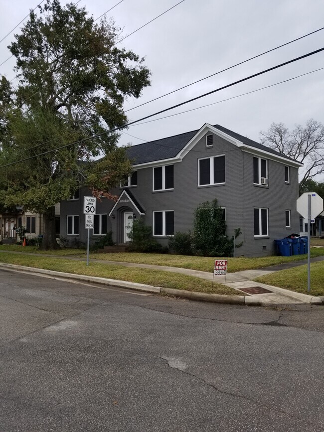 2415 Avenue G unit . 4, Rosenberg, TX 77471 - photo 4