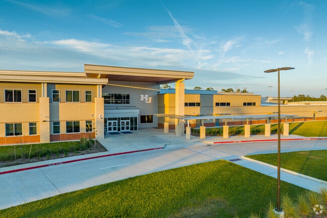 Hardin-Jefferson Junior High School has a student to teacher ration of 15 to 1.