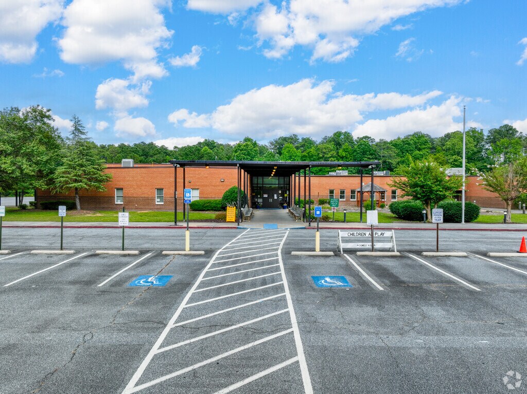 Dowell Elementary's mission for students is to invest, inspire, and innovate.