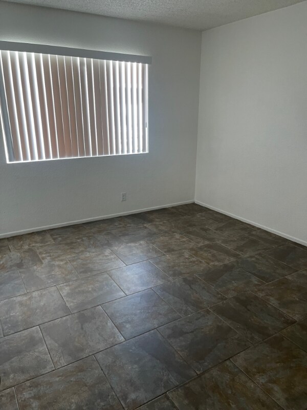 18335 Montezuma St unit 2, Adelanto, CA 92301 - photo 3