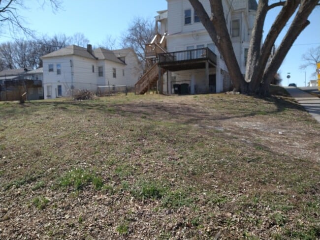 2202 Mulberry St unit 2204 Mulberry St, Saint Joseph, MO 64501 - photo 4