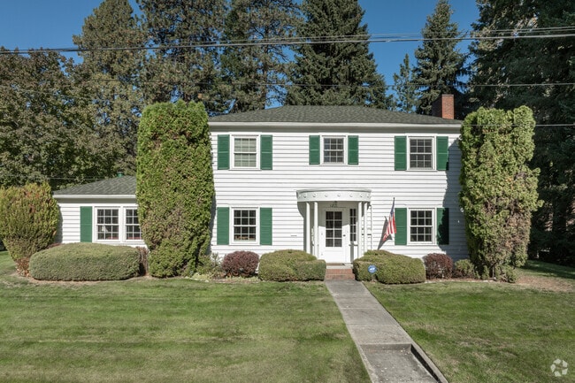 The neighborhood's scenic beauty and proximity to both the lake and downtown make it a dream.