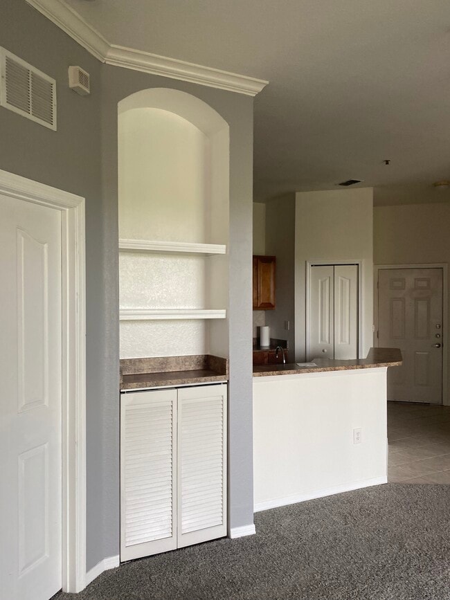 8397 38th Street Cir E unit 305, Sarasota, FL 34243 - photo 4