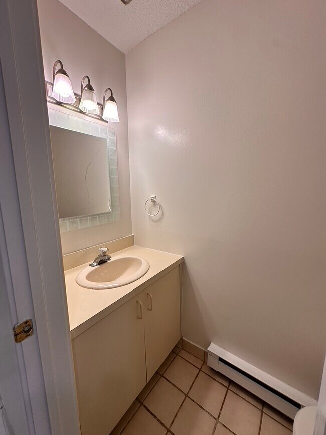 585 Park Rd unit 3-8, Waterbury, CT 06708 - photo 4