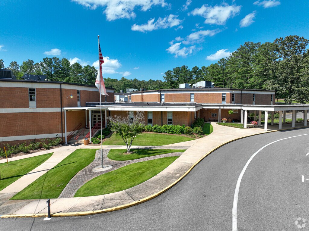 Vestavia Hills Ele Dolly Ridge serving students in grades K-5 in Vestavia Hills.