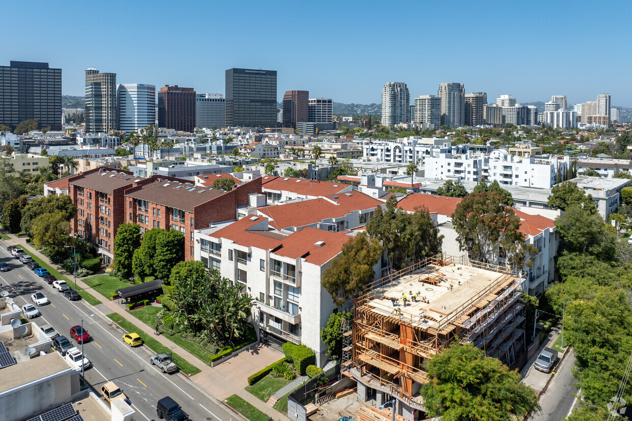 About The Colony, Los Angeles CA | HOAs, Reviews, Amenities - Homes.com