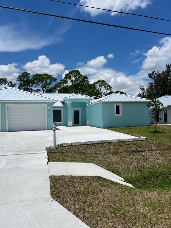 5915 Seagrape Dr, Fort Pierce, FL 34982