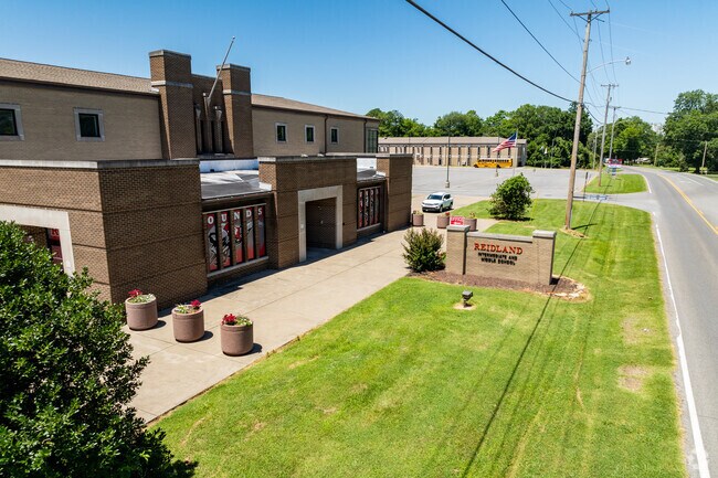 The student population of Reidland Middle School is 318 and the school serves 6-8.