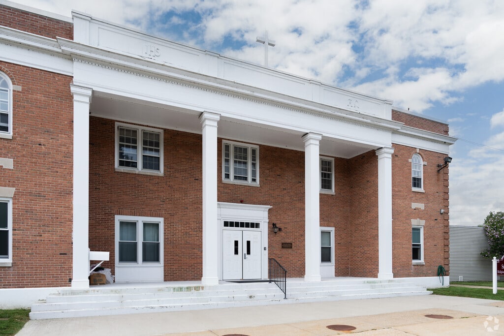 Hunt Ridge Montessori School in Greenfield Hill, CT. is a private school with a good curriculum.