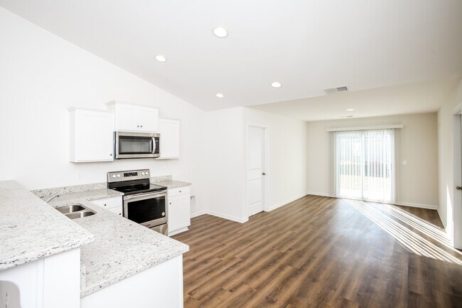 475 Conifer St, Sumter, SC 29154 - photo 5